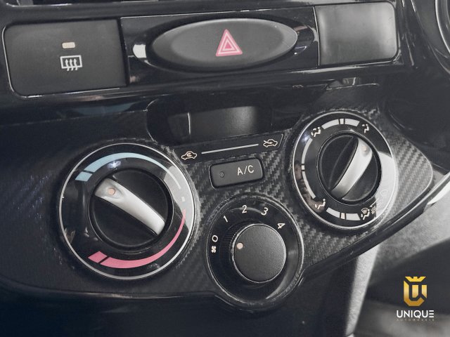 Toyota Etios Hatch 1.3 X 16V FLEX 4P MANUAL 2014/2015 prata à venda na Unique Automóveis em Indaiatuba — foto 19