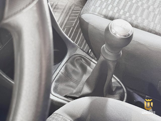 Toyota Etios Hatch 1.3 X 16V FLEX 4P MANUAL 2014/2015 prata à venda na Unique Automóveis em Indaiatuba — foto 20