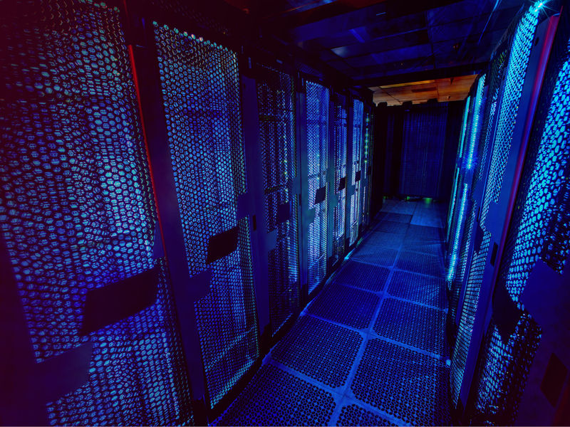 Data centers são responsáveis por armazenar e processar dados críticos para empresas, governos e serviços financeiros.