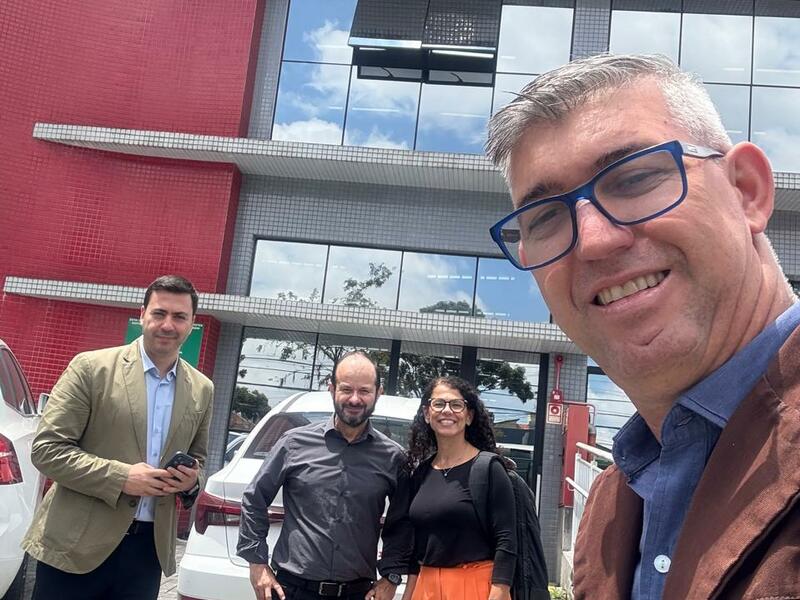 Comitiva contou com a presença de nomes centrais da estratégia global da Schneider Electric