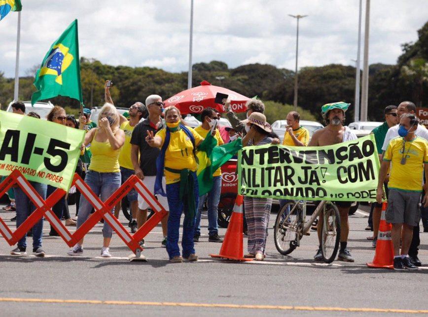 Manifestações a favor do AI-5