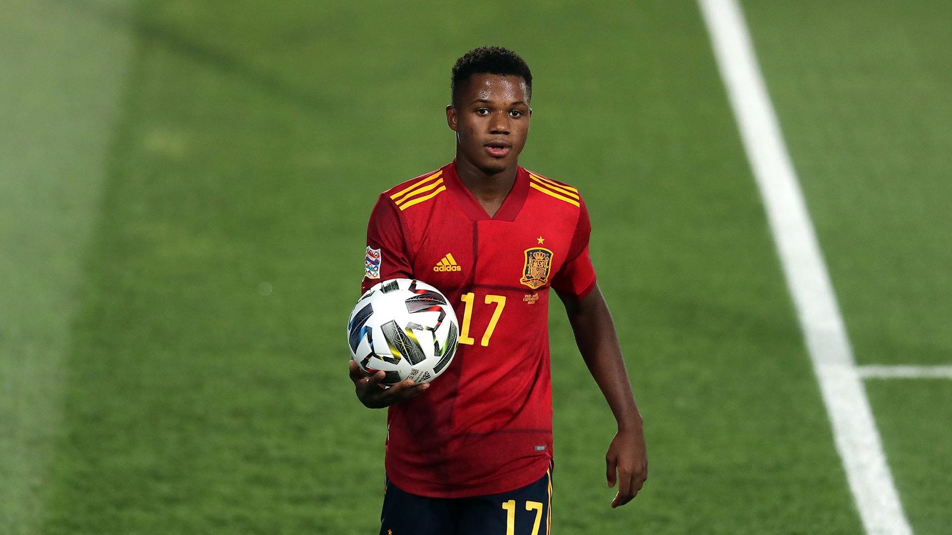 Ansu Fati jogando pela seleção da Espanha na Liga das Nações da UEFA 2020–2021 (Foto: Gonzalo Arroyo Moreno/Getty Images/Onefootball)