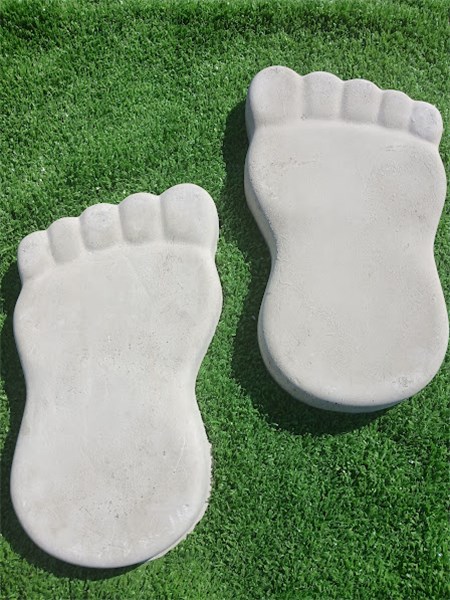 PISANTE PEZINHO 42X23X5CM