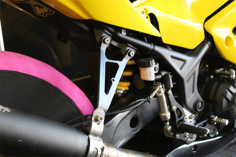 Suporte de escapamento - YZF R3 [16+]