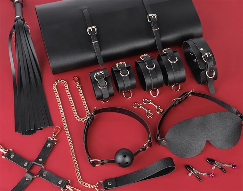 KIT SADO - TIPO CARTEIRA - COURO SINTÉTICO - PRETO - 11 PEÇAS