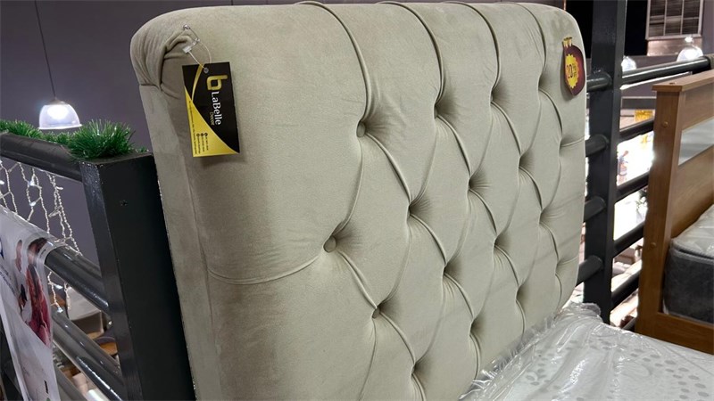 CABECEIRA DE CAMA BARCELONA CLASSIC SOLTEIRO C/FRAME VELUDO AREIA 705