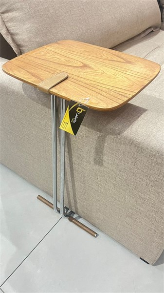 MESA DE APOIO LAR FLEX NATURAL COM PE CROMADO DETALHES EM COURO