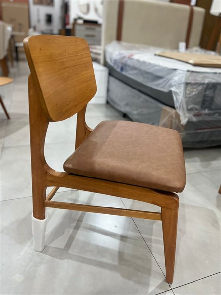 CADEIRA ATENAS ENCOSTO LAMINADOO ASSENTO ACOLCHOADO CINAMOMO TECIDO SINTETICO CARAMELO