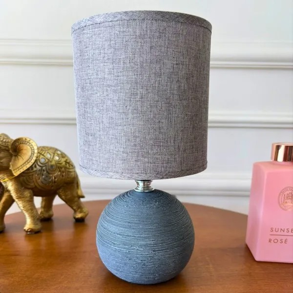LUMINÁRIA ABAJUR DE MESA BASE CERAMICA ESFERICA CINZA R.01992