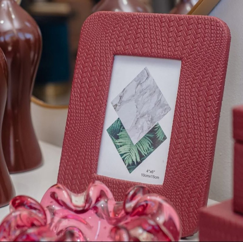 PORTA RETRADO 20X25CM MDF ARREDONDADO DET PU TEXTURA VINHO  R.02322