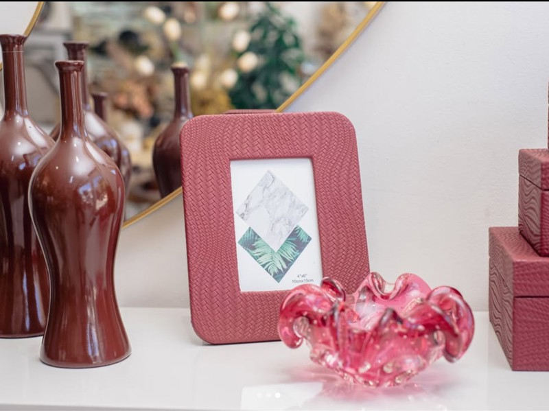 PORTA RETRADO 20X25CM MDF ARREDONDADO DET PU TEXTURA VINHO  R.02322