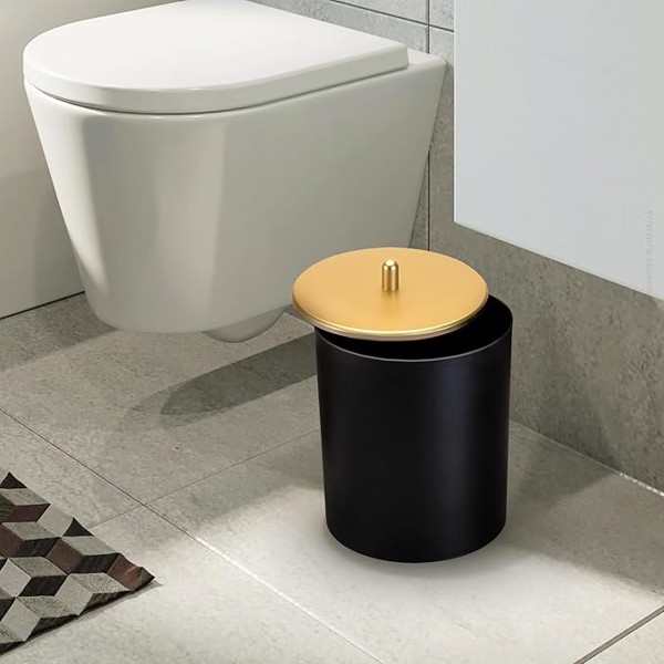 LIXEIRA PRETA COM DOURADO BANHEIRO ESCRITORIO LAVABO COZINHA LUXO COM TAMPA 5 LITROS R.03086