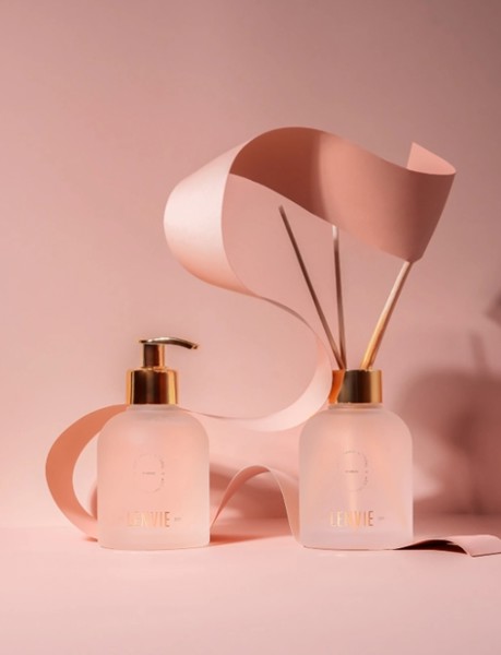 KIT DIFUSOR DE PERFUMES E SABONETE LIQUIDO MAGNOLIA PACIFICA 150ML R.01522