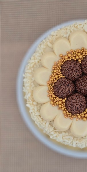 TORTA CASADINHO FLOR ESPATULADA MASSA BRANCA 10 PESSOAS