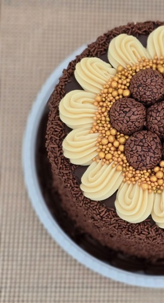 TORTA CASADINHO MASSA BRANCA TRADICIONAL 10 PESSOAS