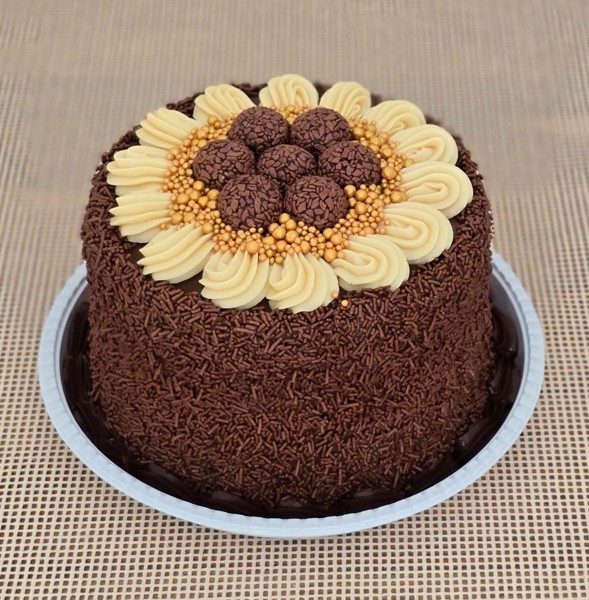 TORTA CASADINHO MASSA BRANCA TRADICIONAL 20 PESSOAS