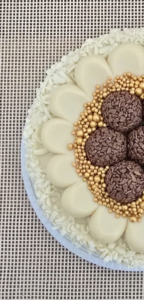 TORTA CASADINHO FLOR ESPATULADA MASSA BRANCA 20 PESSOAS