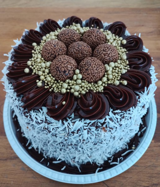 TORTA PRESTIGIO MASSA BRANCA 10 PESSOAS