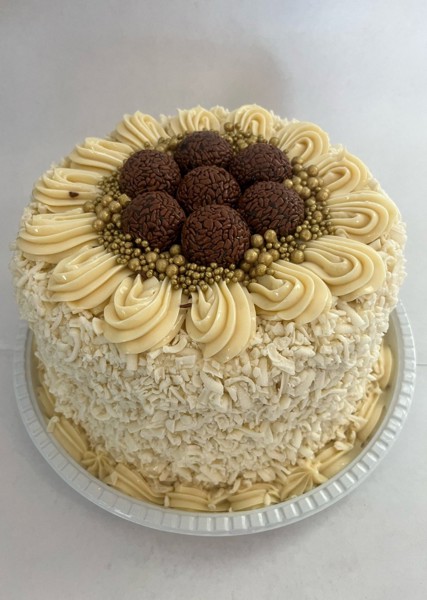 TORTA LEITE NINHO 20 PESSOAS