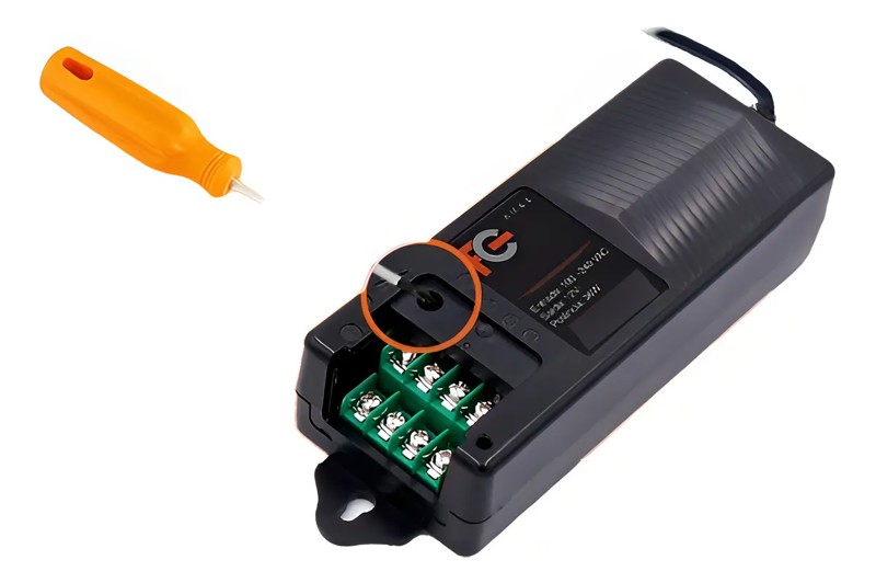 FONTE DE ALIMENTACAO NOBREAK MULTISAIDA 12V 5A 3 SAIDAS FC-1205MB R.01543