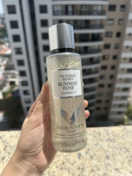 BODY SPLASH VICTORIA'S SECRET RUNWAY POSE SHIMMER 250ML ORIGINAL R.31663