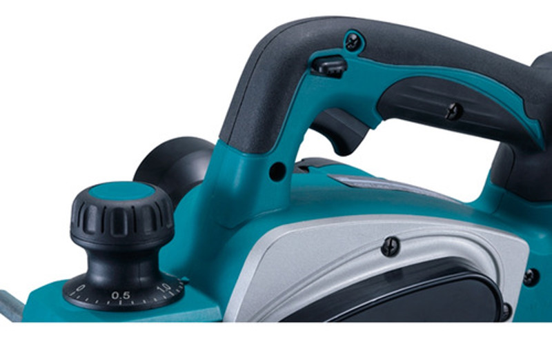 PLAINA A BATERIA 18V 82MM MAKITA - DKP180Z