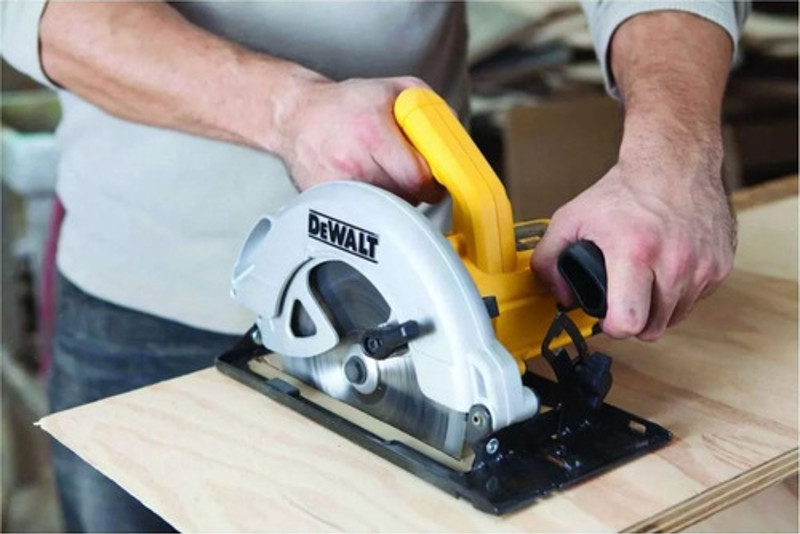 SERRA CIRCULAR 185MM COM 1400W DEWALT - DWE560BR 127V