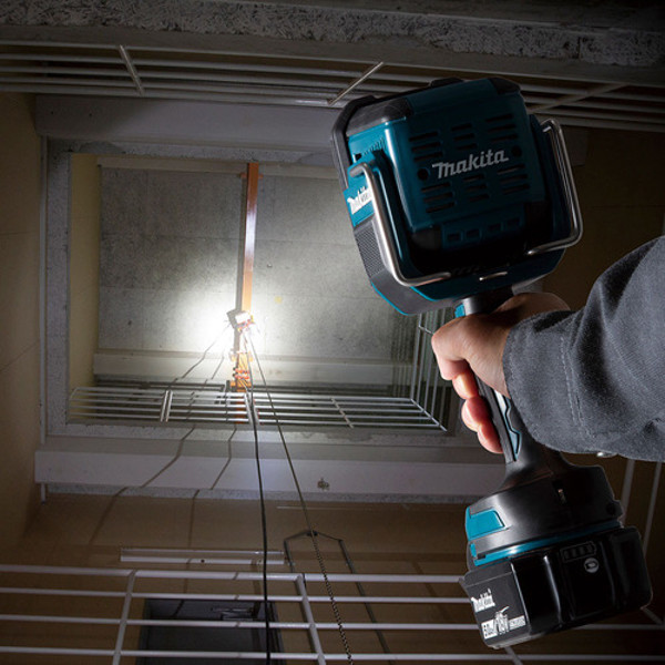 LANTERNA DE LED BATERIA 18V COM 1250LUM MAKITA - DML812