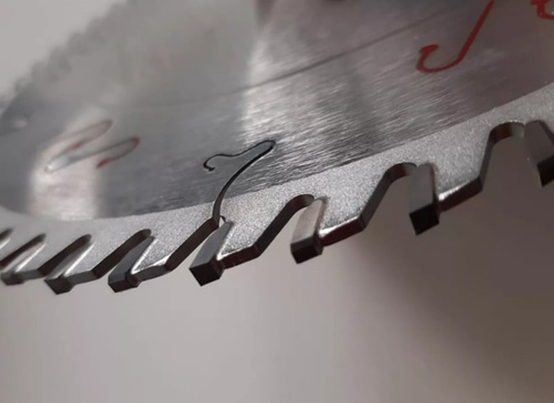 DISCO CORTE MDF DE 220MM COM 64 DENTES TRAPEZIO FREUD - LU3D0202