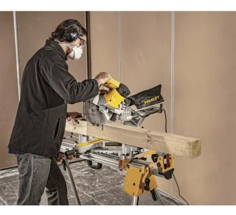 SERRA MEIA ESQUADRIA 10" COM 1800W E BRACO TELESCOPICO STANLEY - SM18-BR 127V