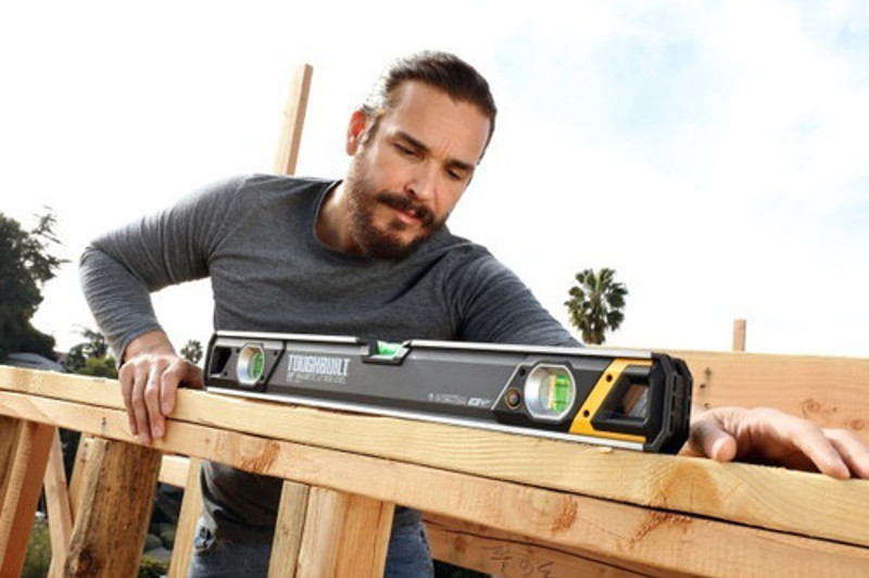 NIVEL 03 BOLHAS COM ILUMINACAO BASE MAGNETICA 24" 61CM TOUGHBUILT - TB-H2-L-24LH-M