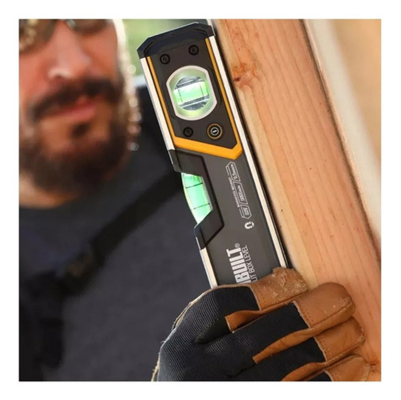 NIVEL 02 BOLHAS COM ILUMINACAO BASE MAGNETICA 9" 23CM TOUGHBUILT - TB-H2-L-9LH-M