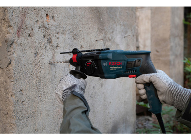 MARTELETE DE IMPACTO COM 720W E MALETA BOSCH - GBH220 - 0611.2A6.0E0 220V