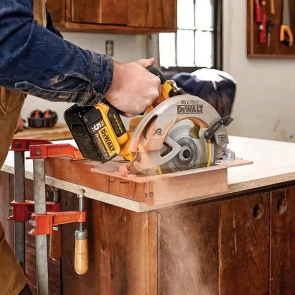 SERRA CIRCULAR 185MM A BATERIA 20V DEWALT - DCS570B-B3