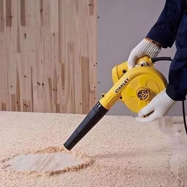SOPRADOR ELETRICO COM 600W STANLEY - STPT600-BR 127V
