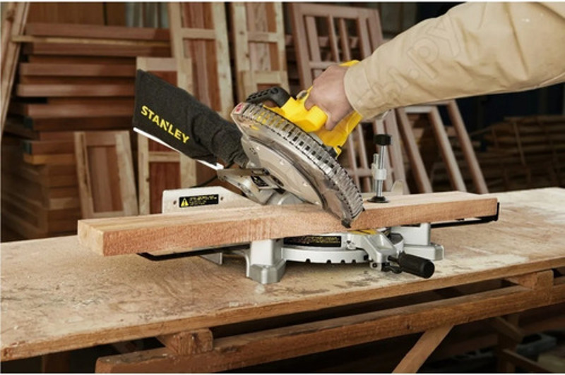 SERRA MEIA ESQUADRIA 10" COM 1650W STANLEY - SM-16BR 127V