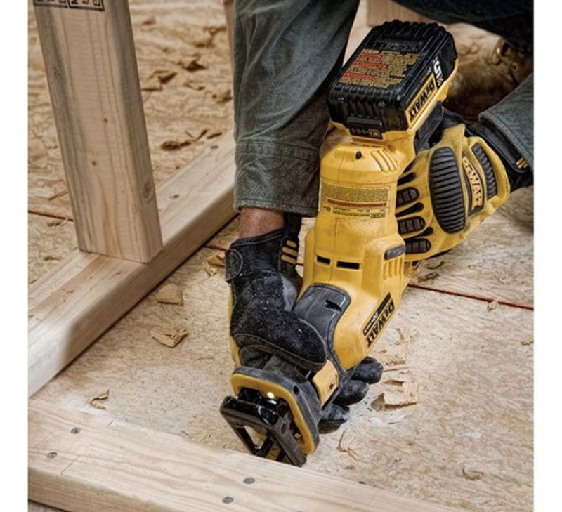 SERRA SABRE A BATERIA 20V DEWALT - DCS387B