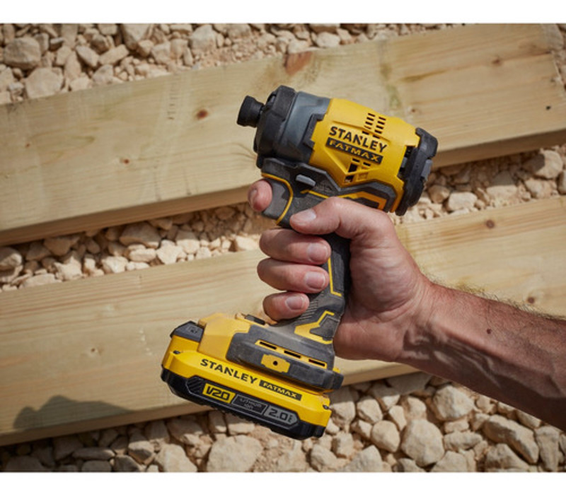 KIT COM 02 PARAFUSADEIRAS 20V (SBD715 + SBI810) COM MALETA STANLEY - SBDI465D2T-BR