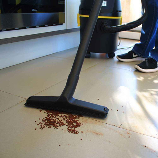 ASPIRADOR DE PO E AGUA ELETRICO COM 1300W KARCHER - NT 585 BASIC PRET 220V