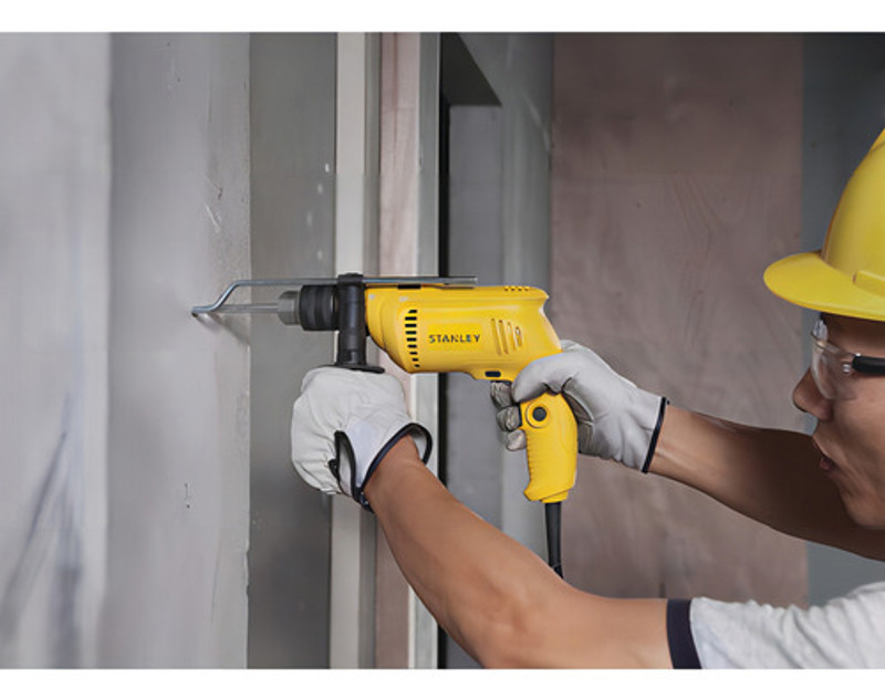 FURADEIRA DE IMPACTO 1/2'' - 13MM COM 700W STANLEY - SDH700B2 220V