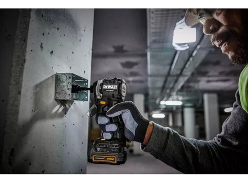 KIT COM 02 PARAFUSADEIRAS 20V E MALETA MCLAREN DEWALT - DCK200ME2GT-BR