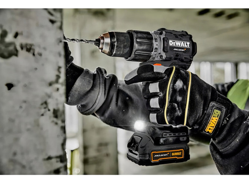 KIT COM 02 PARAFUSADEIRAS 20V E MALETA MCLAREN DEWALT - DCK200ME2GT-BR