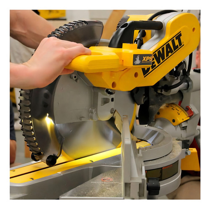 SERRA MEIA ESQUADRIA 12" COM 1675W E BRACO TELESCOPICO DEWALT - DWS780-B2 220V