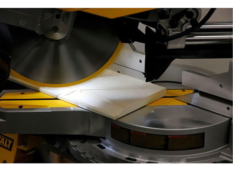 SERRA MEIA ESQUADRIA 12" COM 1675W E BRACO TELESCOPICO DEWALT - DWS780-B2 220V