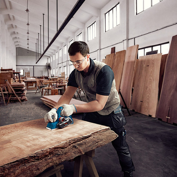 PLAINA ELETRICA 0 - 1.0MM COM 700W GHO 700 BOSCH - 220V 06015A90E0000