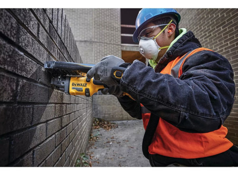 ESMERILHADEIRA ANGULAR 4.1/2" A BATERIA 60V COMPLETA COM BOLSA DEWALT - DCG418T2-B2