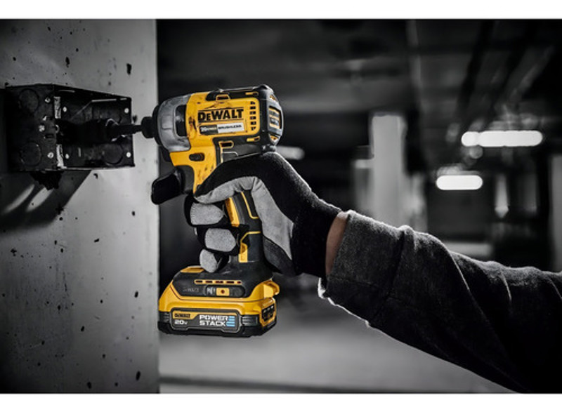 KIT 02 BATERIA 20V 1.7A POWERSTACK COM CARREGADOR E BOLSA DEWALT - DCBP034E2-BR