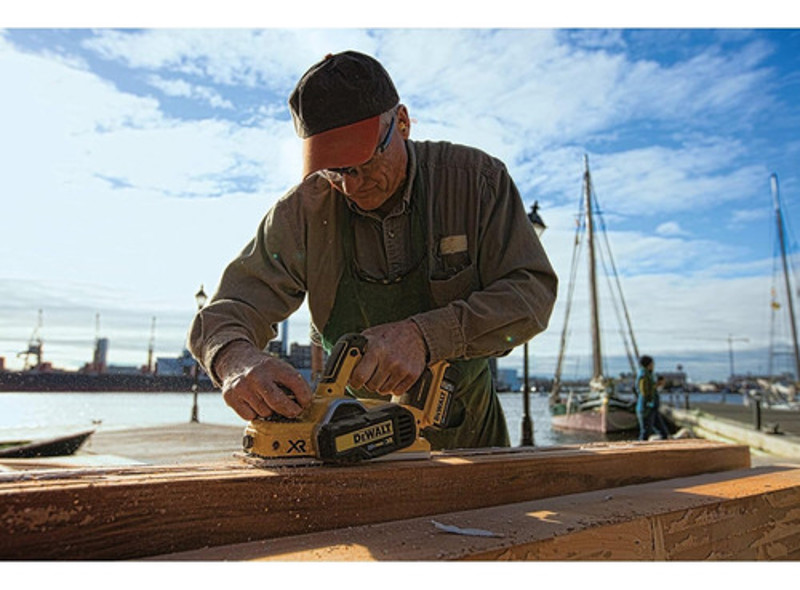 PLAINA A BATERIA 20V 82MM BRUSHLESS DEWALT - DCP580B