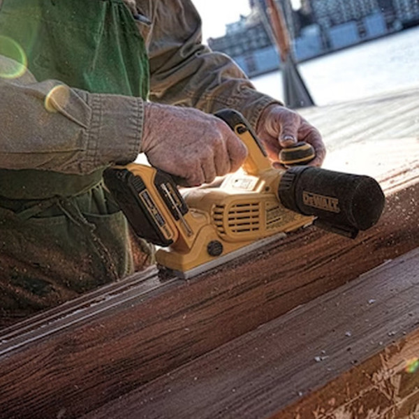 PLAINA A BATERIA 20V 82MM BRUSHLESS DEWALT - DCP580B