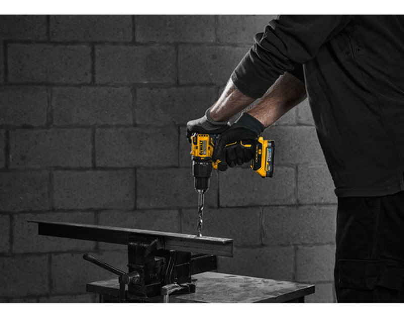 KIT 02 PARAFUSADEIRAS 20V COMPACTA COM BOLSA DEWALTD - DCK279D1E1-BR